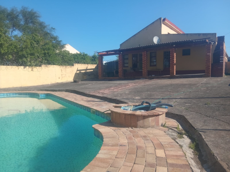 To Let 4 Bedroom Property for Rent in Buffalo Flats Eastern Cape